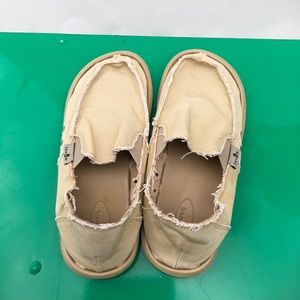 Tan Sanuk’s Men’s size 7, like new condition